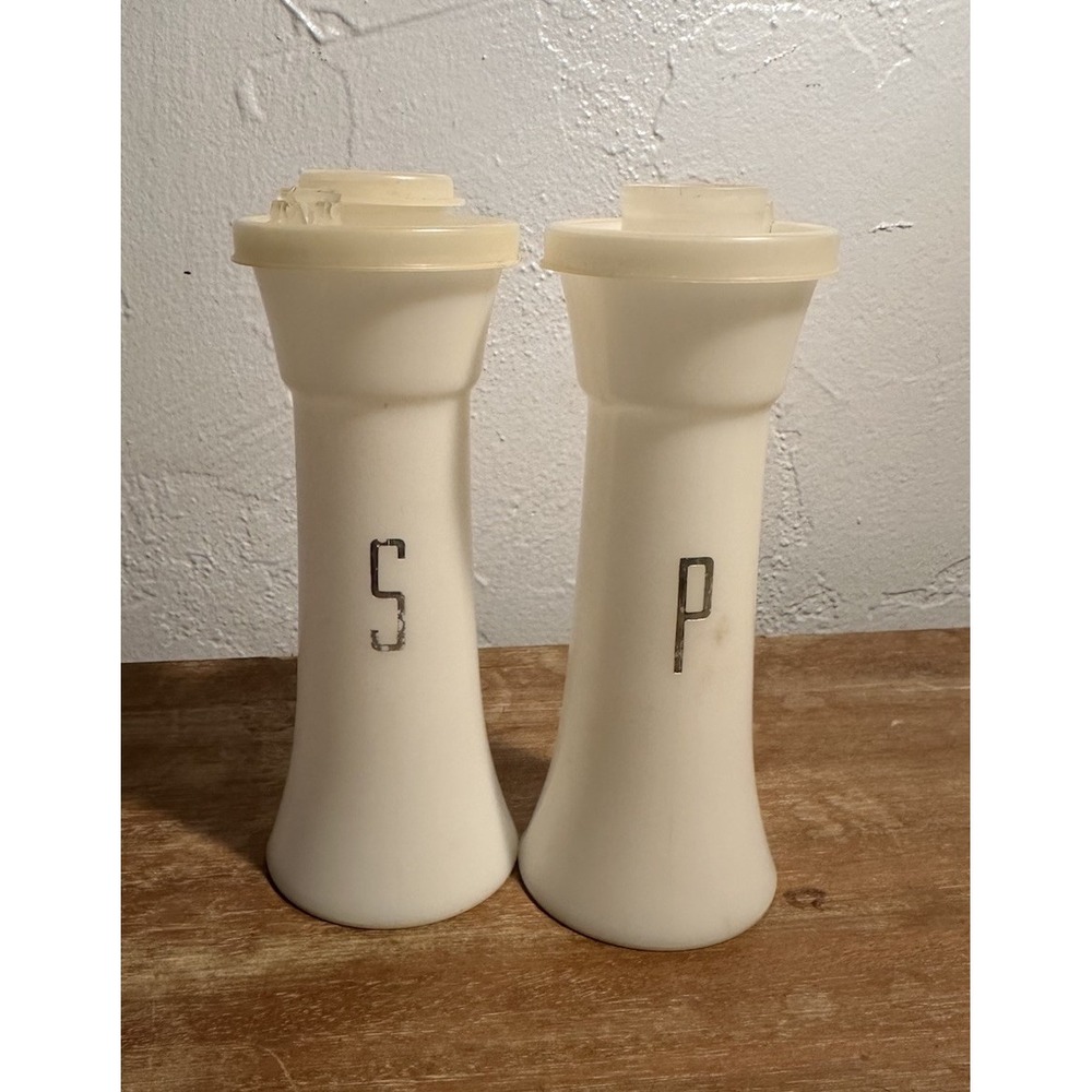 Vintage Tupperware 6.5" Tall Hourglass Salt & Pepper Shakers #718 Silver Letters